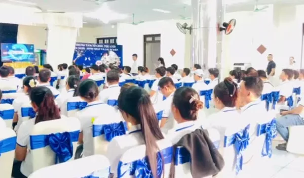 Khung hình mở đầu video: Lễ chào mừng đoàn lao động thời vụ E8-1 Quận Hamyang