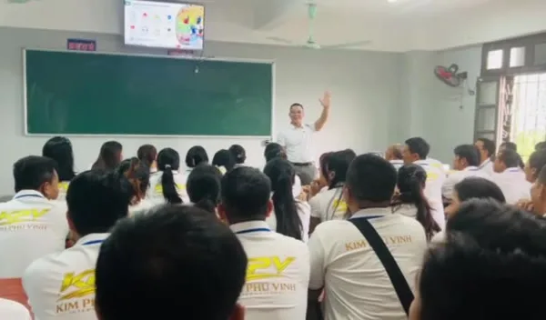 Khung hình mở đầu video: Lớp giáo dục định hướng tại KPV (5)